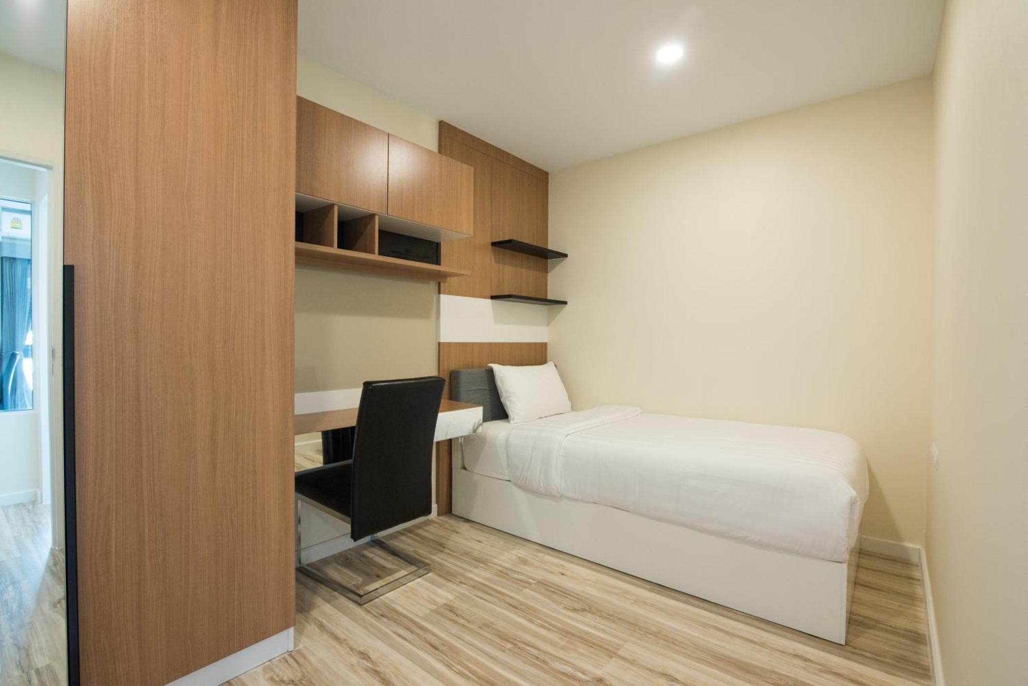 Akira Hotel Si Racha Bagian luar foto