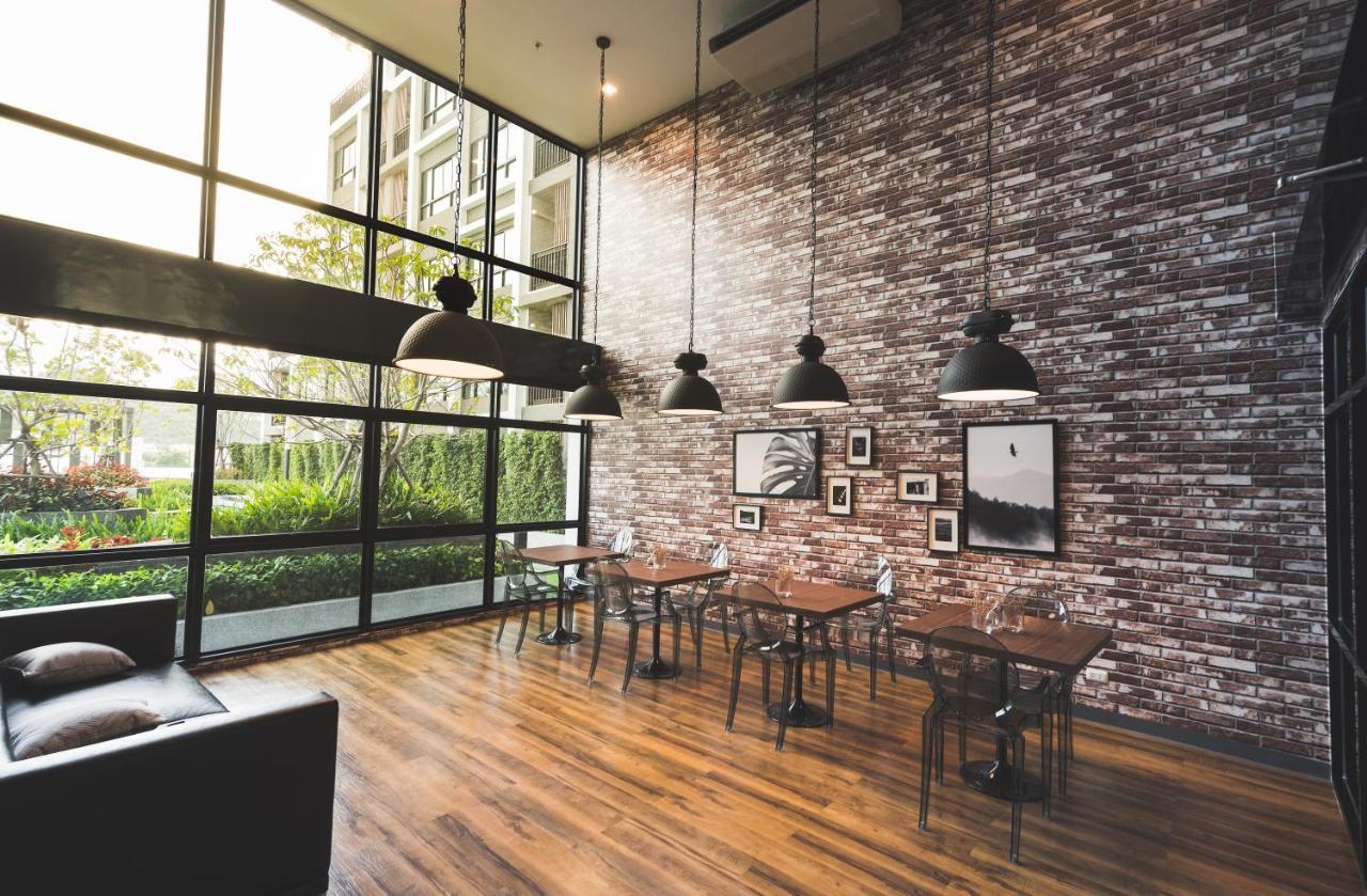 Akira Hotel Si Racha Bagian luar foto