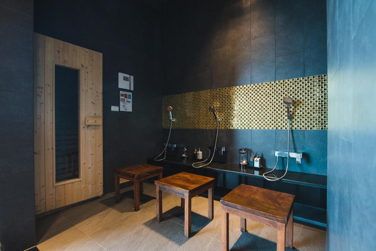 Akira Hotel Si Racha Bagian luar foto